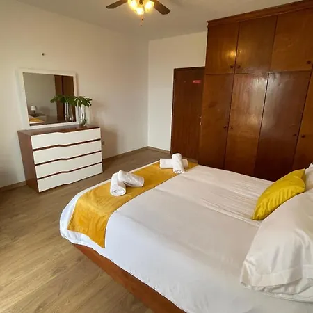 Pensión Sunset House Arco da Calheta (Madeira)