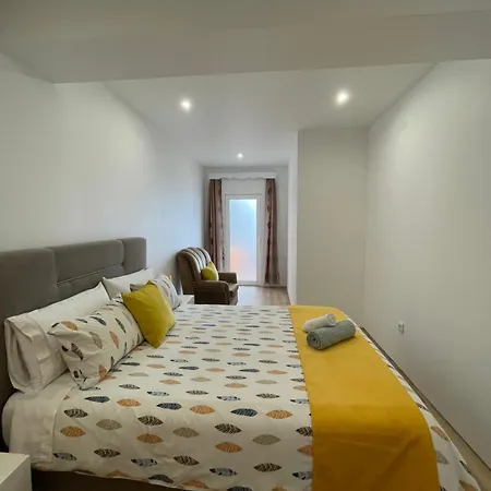 Sunset House Pensión Arco da Calheta (Madeira)